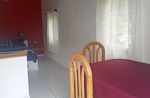 La Mulata Hotel | Inexpensive guest-friendly hotel room, with tropical garden and restaurant