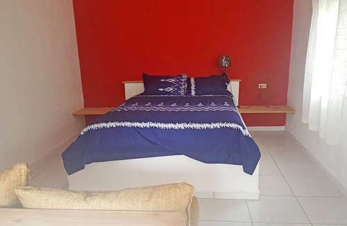 La Mulata Hotel | Inexpensive guest-friendly hotel room, with tropical garden and restaurant