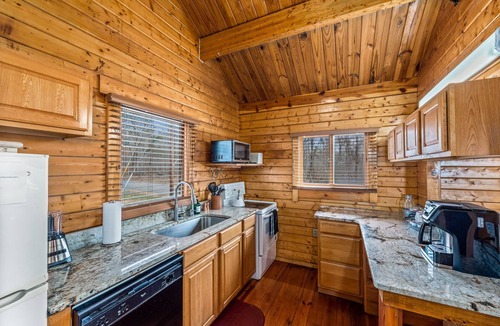 Mentone Cabin | Just Bluffin’ at Mentone-Hot tub for two w/brow views!