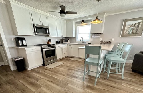 Holden Beach House | JUST OFF A FRESH RENOVATION, THIS HOME IS READY FOR YOUR VACATION MEMORIES!!