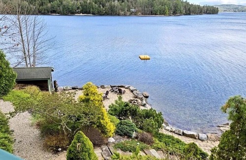 Schroon Lake House | Lakeside Retreat at Schroon Lake Spacious home with lakeside access and moorings