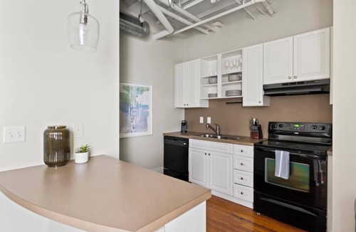 Downtown Nashville Apartment | Landing | Modern 1BD, Gym
