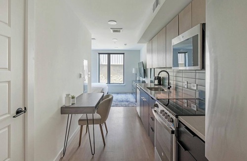 Eighth Avenue Apartment | Landing | Spectacular Studio, Gym
