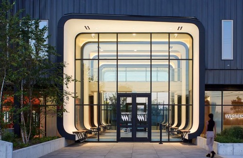 Eighth Avenue Apartment | Landing | Spectacular Studio, Gym