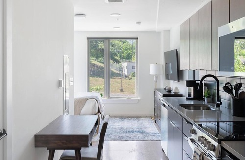 Eighth Avenue Apartment | Landing | Stunning Studio, Gym
