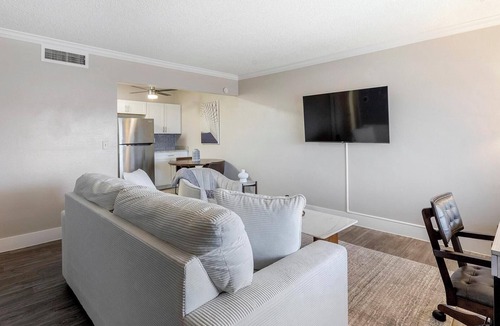 Rancho Oakey Apartment | Landing | Stylish 1BD, Gym