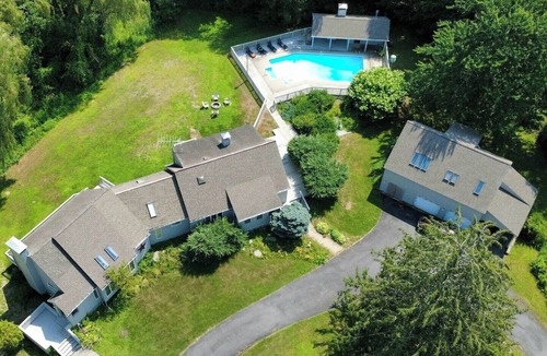 Fort Edward House | Large Villa: 5 Beds, 3 Baths, Firepit, Cozy Stay