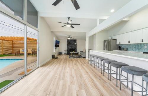 Charleston Preservation House | Las Vegas Eichler, Pool, Cabana Bar, Fast WiFi