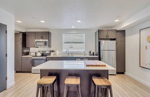 Downtown Salt Lake City House | LCF - Downtown Salt Lake Townhome - 2 King Master Suites - 2.5BA - 2-Car Garage