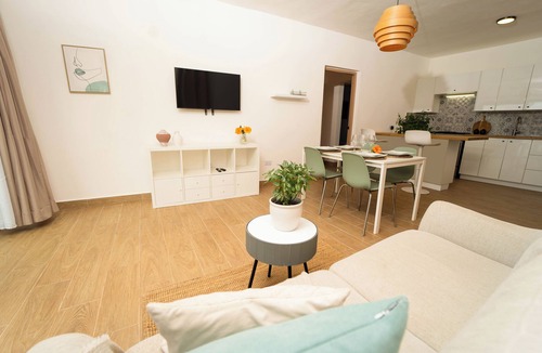Centro Apartment | LEVEL 1, Charming 2-bedroom apartment with AC, WiFi in serene Samaná