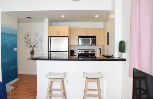 City Center Condo | Light-Filled Apt| Steps to Beach Convention Center