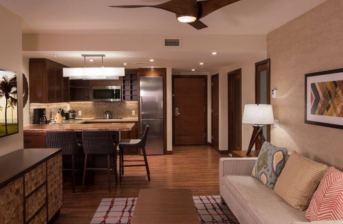 Waikiki Resort | Located In Famous Hilton-Hawaiian Village-Grand Islander-2 Bd Partial Ocean View