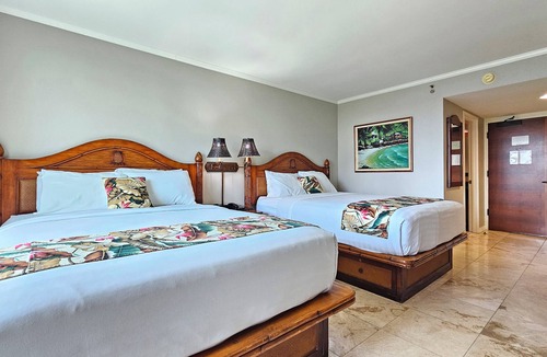 Waikiki Hotel | LUANA WAIKIKI HOTEL 502 🏝 2 Queen Bed CityViewStudio,WiFi,AC,GYM,POOL & Kitchen
