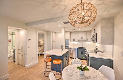 Old Naples Condo | Luxe Naples Escape: Walk to Beach & Downtown!
