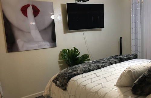 Olympia Heights House | 🌴Luxe Oasis🌴Superhost🌴Post-Op🌴Solo & Couples Escape in Miami🌴