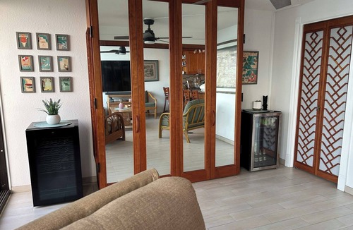 Mokuleia Condo | Luxurious 2-bedroom/2-bathroom oceanfront condo with pool, jacuzzi and parking