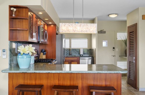 Waikiki Condo | Luxury 2-Bed/2-Bath Corner Waikiki Shore Condo w/Ocean Views! FREE Parking!