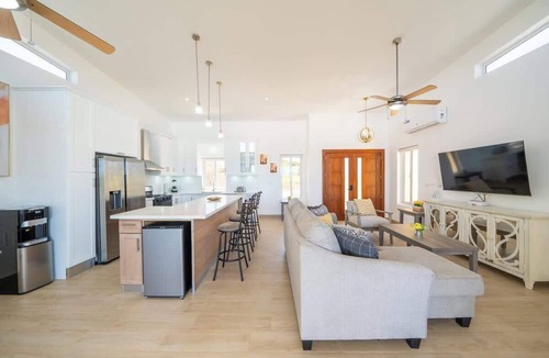 La Mulata House | Luxury 3-bedroom Casa Linda.