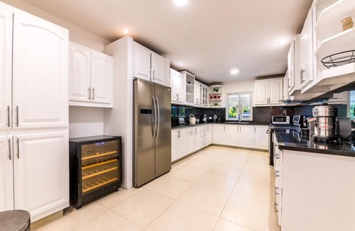 Los Lagos Villa | Luxury 5 bdrm steps from beach with pool, jacuzzi!