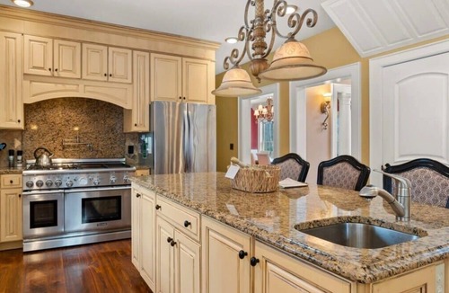 Ludlow House | Luxury 5-BR Mountain Estate 5-Min to Okemo
