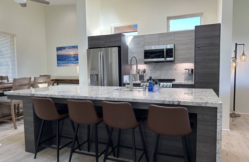 Moanalua House | LUXURY LIVING NEAR PEARL HARBOR/CAMP SMITH, HOME "G", GOLF COURSE VIEWS, AC/EVSE
