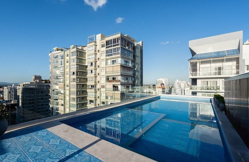 Yolanda Morales Condo | LuxuryCityCenterApart-Pool-Gym-WiFi-A/C-YellowKey*