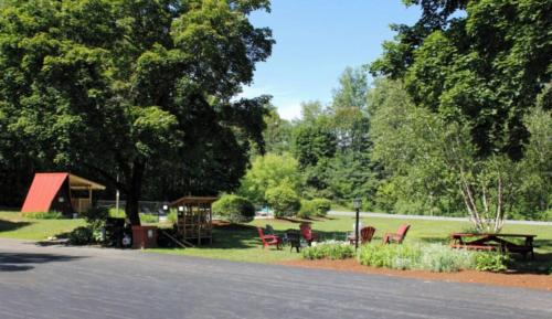 Lake Luzerne-Hadley Hotel | Luzerne Court Motel