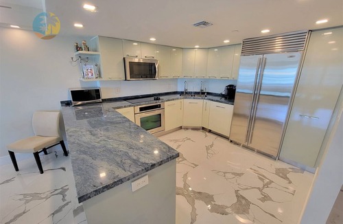Mid Beach Apartment | Majestic Oceanfront 3 Bedroom Views Every Room Large Corner Apartment - 901