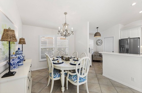 Central Naples House | May-September Special Promotions! Mins Drive to Beach, Shops & Restaurants!