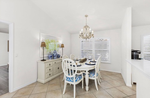 Central Naples House | May-September Special Promotions! Mins Drive to Beach, Shops & Restaurants!