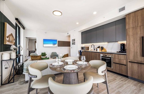 North Beach Apartment | Miami Beach Oceanfront 2BR | Beach Views | Pool