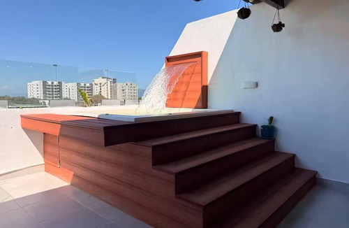 Punal Apartment | Modern penthouse with Jacuzzi near the airport
