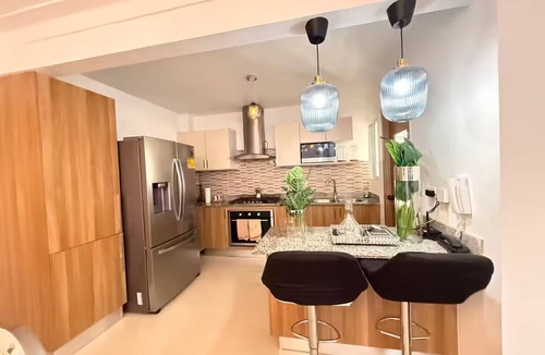 Punal Apartment | Modern penthouse with Jacuzzi near the airport
