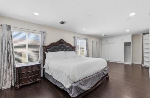 Rhodes Ranch House | Modern Vegas 4BR with BBQ Balcony & Parking