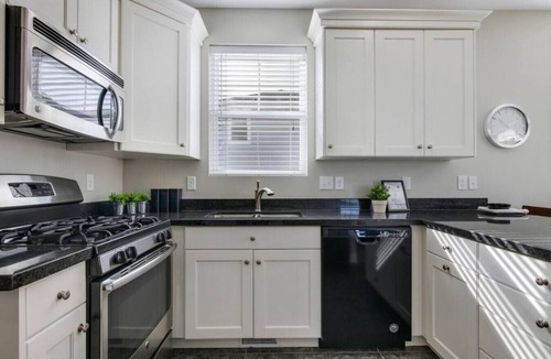 Daybreak House | Mountain View Daybreak Home | Pets Welcome