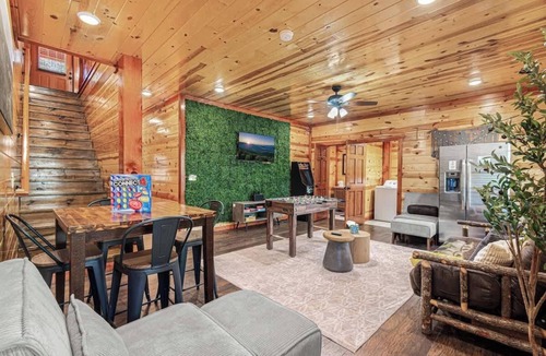Gatlinburg - Pigeon Forge House | Mountain Views, Indoor Pool, Game Room, By Parkway, Six Bedroom Home Including Four King Suites, Hot Tub, Minutes to Dollywood, Gatlinburg & Great Smoky Mountains National Park, 24 Hr Hospitality
