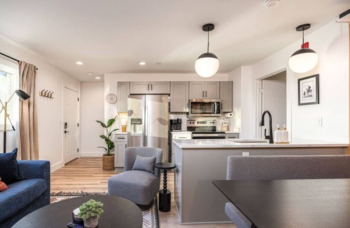 Hillsboro Village Condo | Multi-Condo Building Sleeps 58 with 7 Units, 15 Bedrooms, 22 Beds & Free Parking
