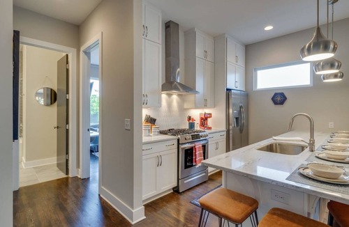 Nashville House | Nashvegas 13 Beds Rooftop Views Mins to Broadway