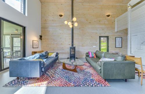 Salem House | Nature Lovers' Paradise! Luxe Retreat w/Game Room