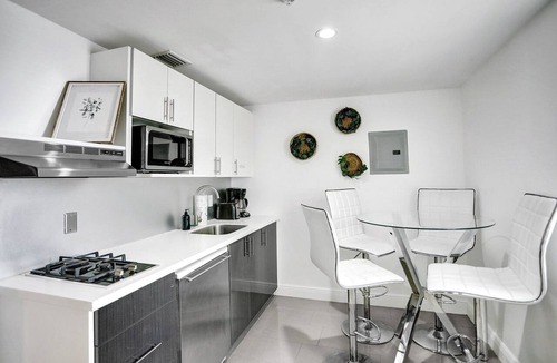 City Center Hotel | NEW LISTING! Belleza SoBe Deluxe 2 Bedroom/1 Bath (Sleeps 7)