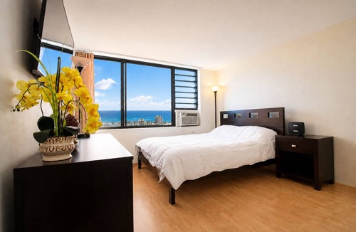 Waikiki Hotel | New Listing Ocean View Studio