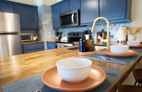 Whitemarsh Island House | New Meets Nostalgic- Cottage Sleeps 8