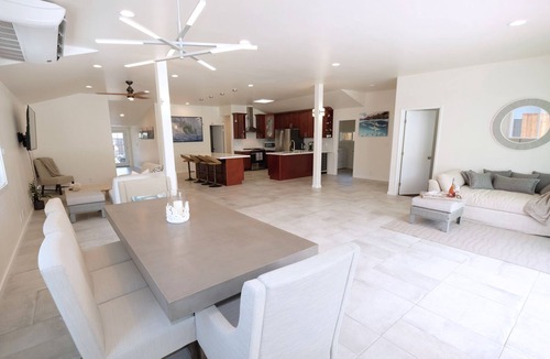 Hawaii Kai House | NEW Modern Marina Front on Hawaii Quay