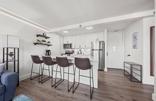 Waikiki Hotel | Newly renovated! FREE PARKING, Koolau Mountain, Golf Course & City Views!