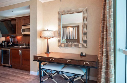Las Vegas Condo | No Resort Fee Strip View Suite + Free Valet + Pool