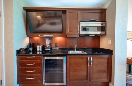 Las Vegas Condo | No Resort Fee Strip View Suite + Free Valet + Pool