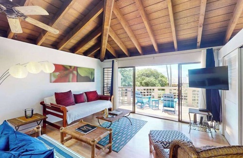 Maunaloa Condo | Ocean-View Molokai Condo with Pool, Beach Access & Grill