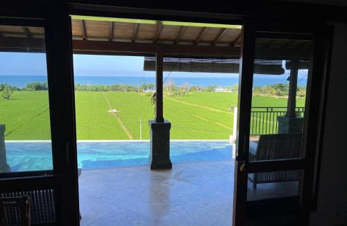 Pulukan House | Ocean views, peaceful living