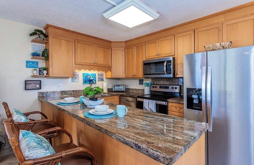 Maalaea Condo | Oceanfront 2BR condo w/lanai and pool access