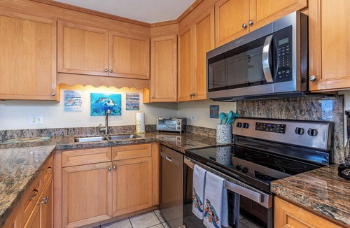 Maalaea Condo | Oceanfront 2BR condo w/lanai and pool access